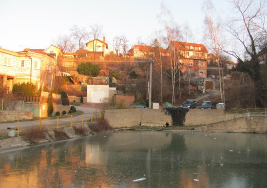 Obec Větrušice, místa v obci, památky